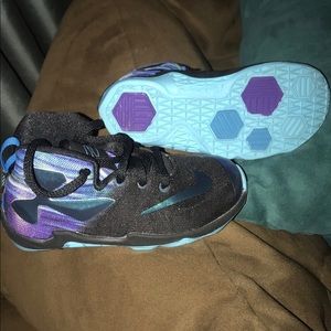 Kids shoes Size 9 NEW